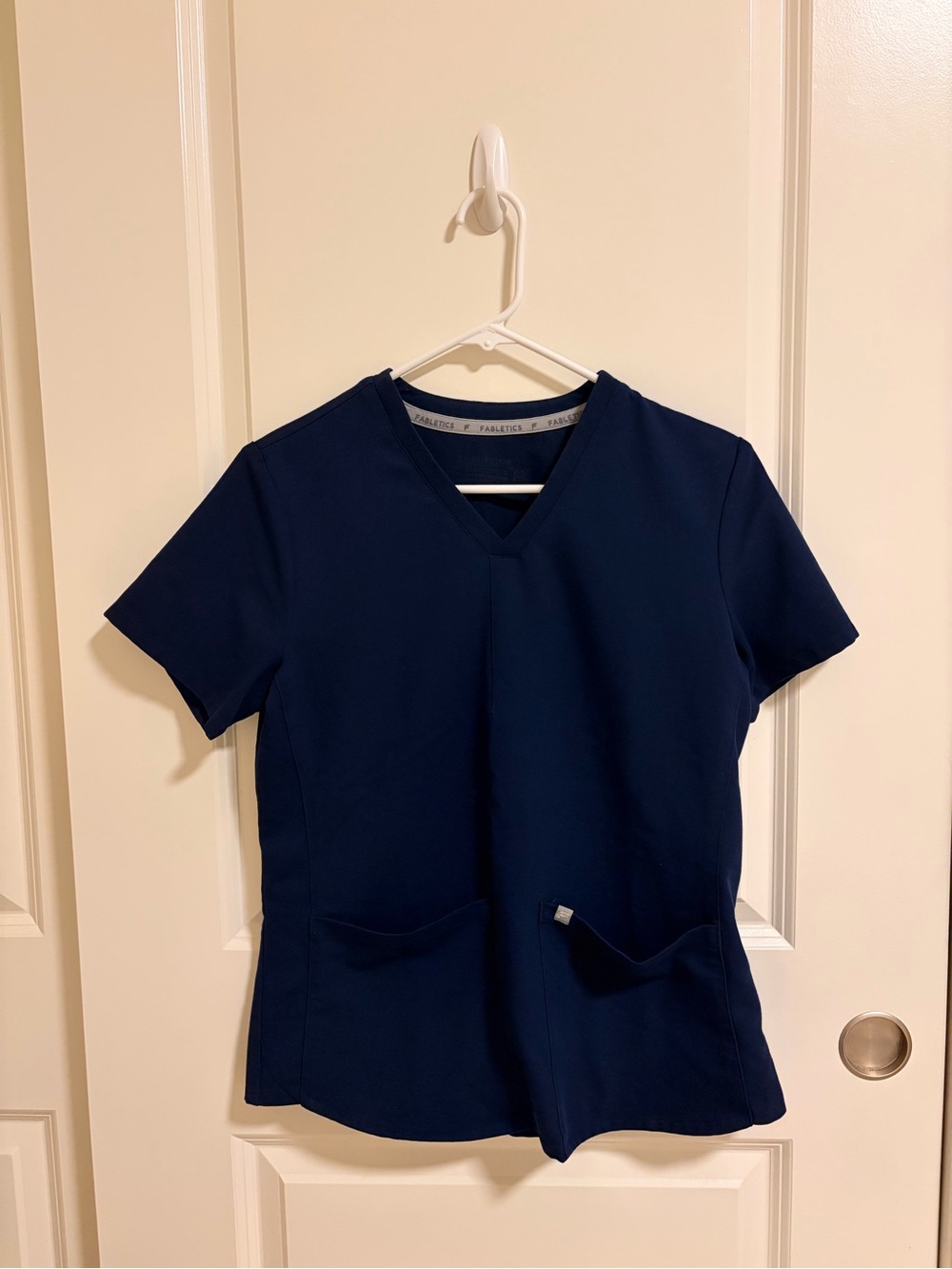 Fabletics Women's Navy Blue 2 Pocket Scrub Top Size Extra Small (XS)